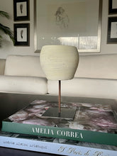 Cargar imagen en el visor de la galería, Cacharrito Pedestal Olla simple Mantequilla