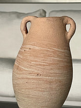 Cargar imagen en el visor de la galería, Cacharrito Pedestal Vasija Natural Orejas