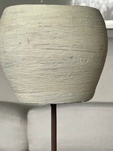 Cargar imagen en el visor de la galería, Cacharrito Pedestal Olla simple Mantequilla