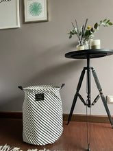 Cargar imagen en el visor de la galería, Cesta Redonda Rayas