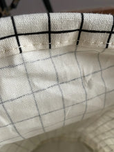 Cargar imagen en el visor de la galería, Cesta Redonda Cuadros