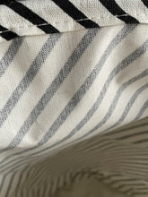 Cargar imagen en el visor de la galería, Cesta Redonda Rayas