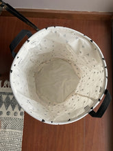 Cargar imagen en el visor de la galería, Cesta Redonda Triangulos