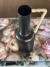 Cargar imagen en el visor de la galería, Jarrón Rodas