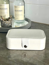 Cargar imagen en el visor de la galería, Joyero Viaje Crema