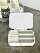 Cargar imagen en el visor de la galería, Joyero Viaje Crema