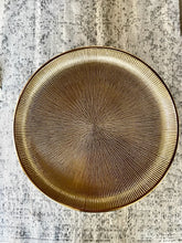 Cargar imagen en el visor de la galería, Mesa Dorada Baja