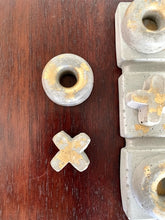 Cargar imagen en el visor de la galería, Juego Gato Hormigón Oro