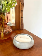 Cargar imagen en el visor de la galería, Velón en Cuenco Hormigón