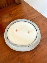 Cargar imagen en el visor de la galería, Velón en Cuenco Hormigón