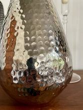 Cargar imagen en el visor de la galería, Florero Plateado Martillado