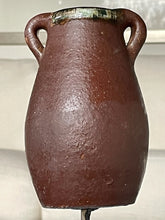 Cargar imagen en el visor de la galería, Cacharrito Pedestal Vasija Chocolate Orejas
